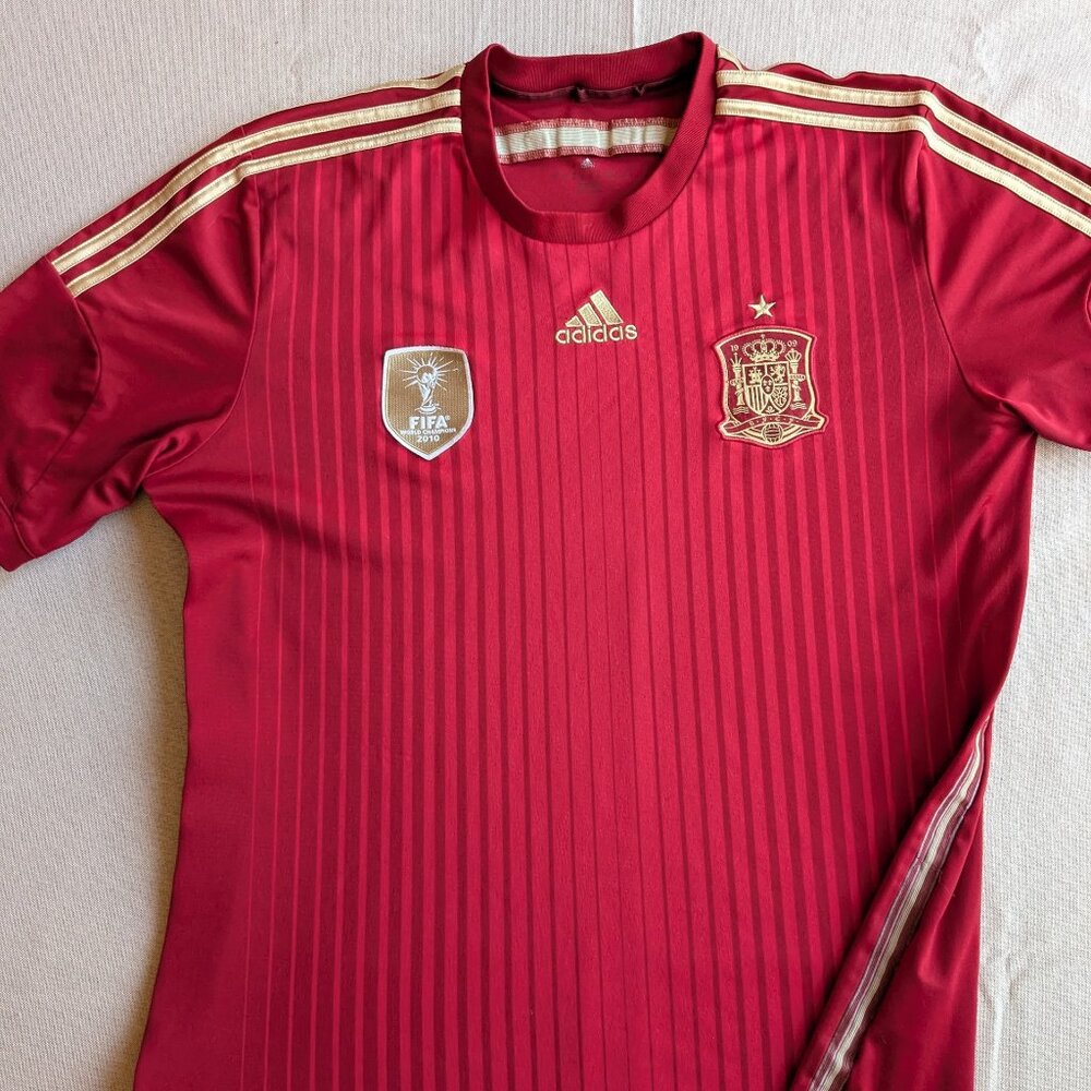Adidas Spain Soccer Jersey 2010 FIFA World Cup Champions Mens Large Red Gold